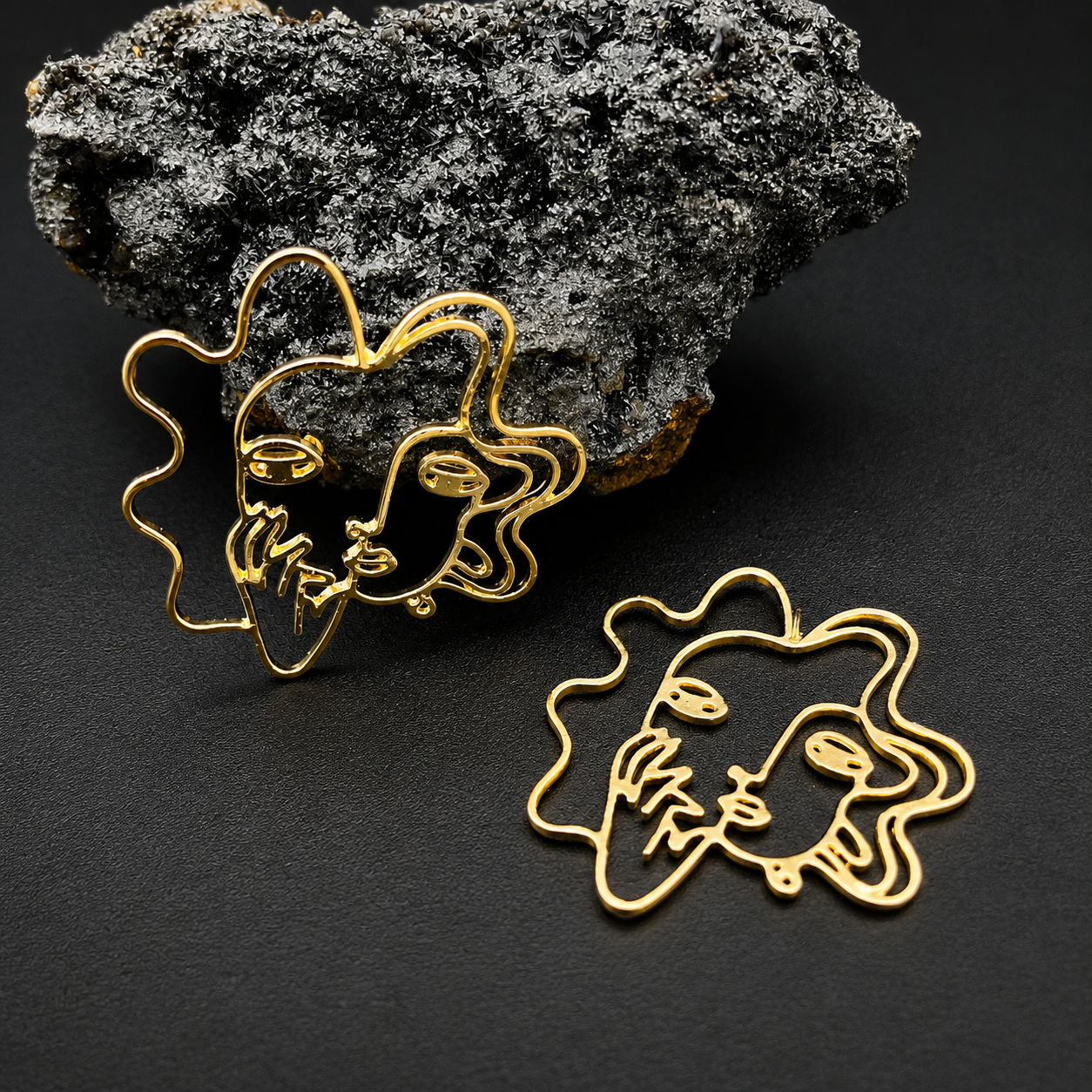Gold-Tone Abstract Face Stud Earrings – Oversized Line Art Statement Jewelry