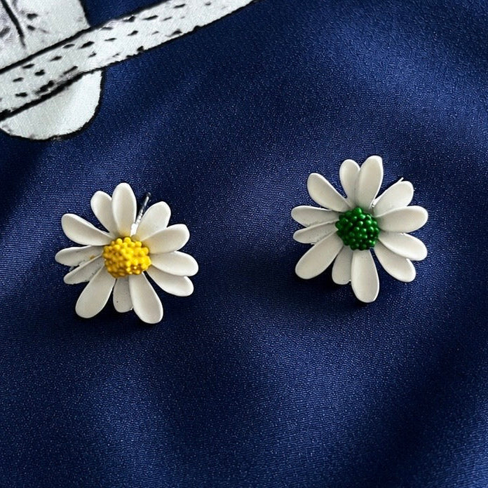 Asymmetrical Daisy Flower Stud Earrings – Mismatched Botanical Floral Earrings