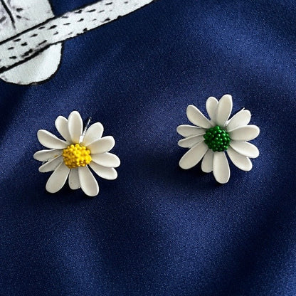 Asymmetrical Daisy Flower Stud Earrings – Mismatched Botanical Floral Earrings