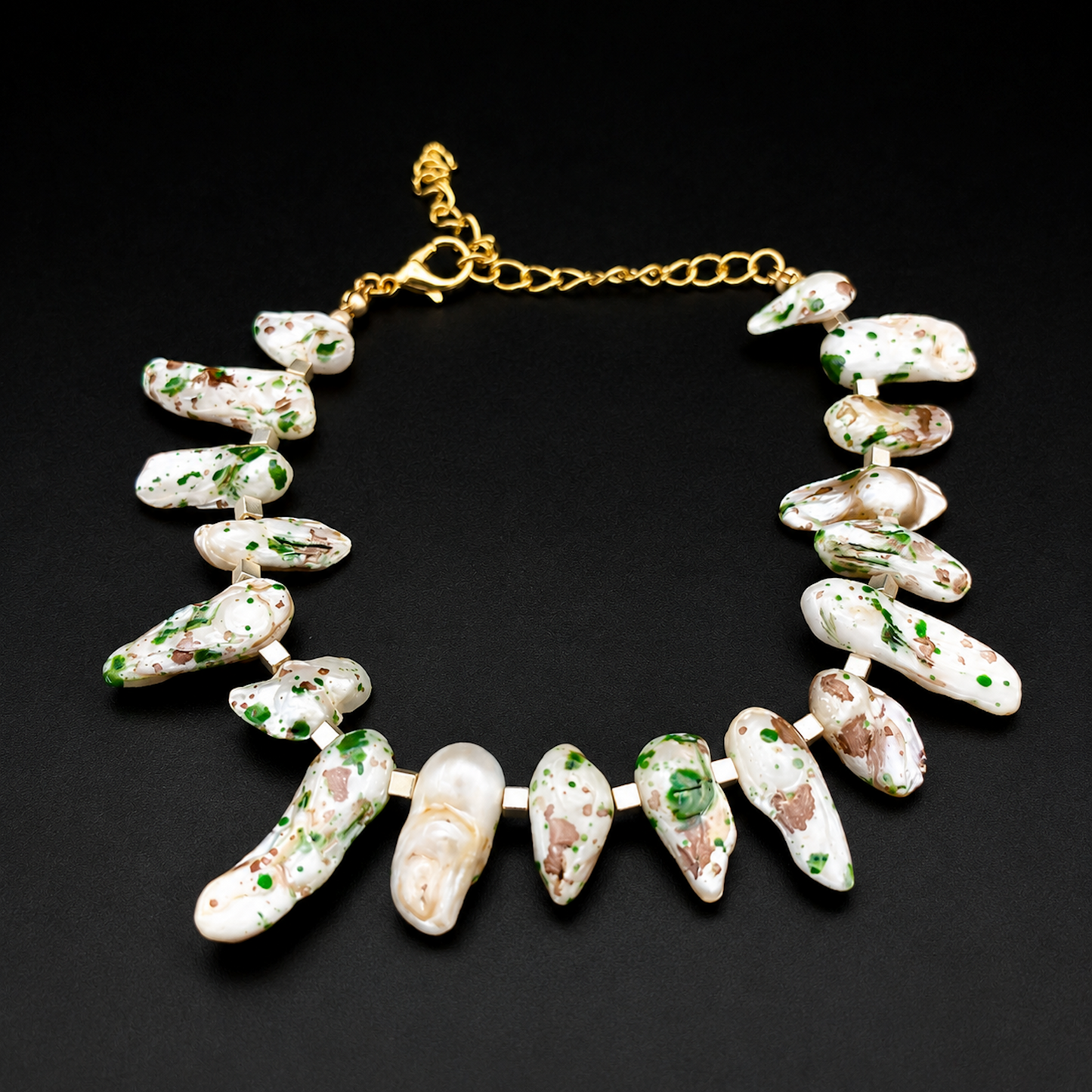 Speckled shell pearl bracelet