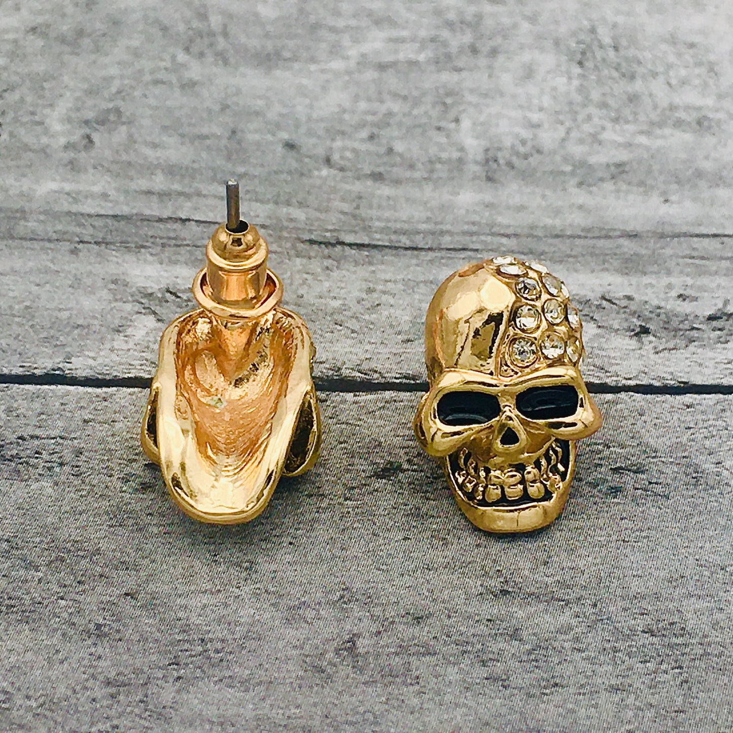 Gothic Golden Diamond Skull Stud Earrings - Bold Statement Skulls Adorned with Imitation Diamonds