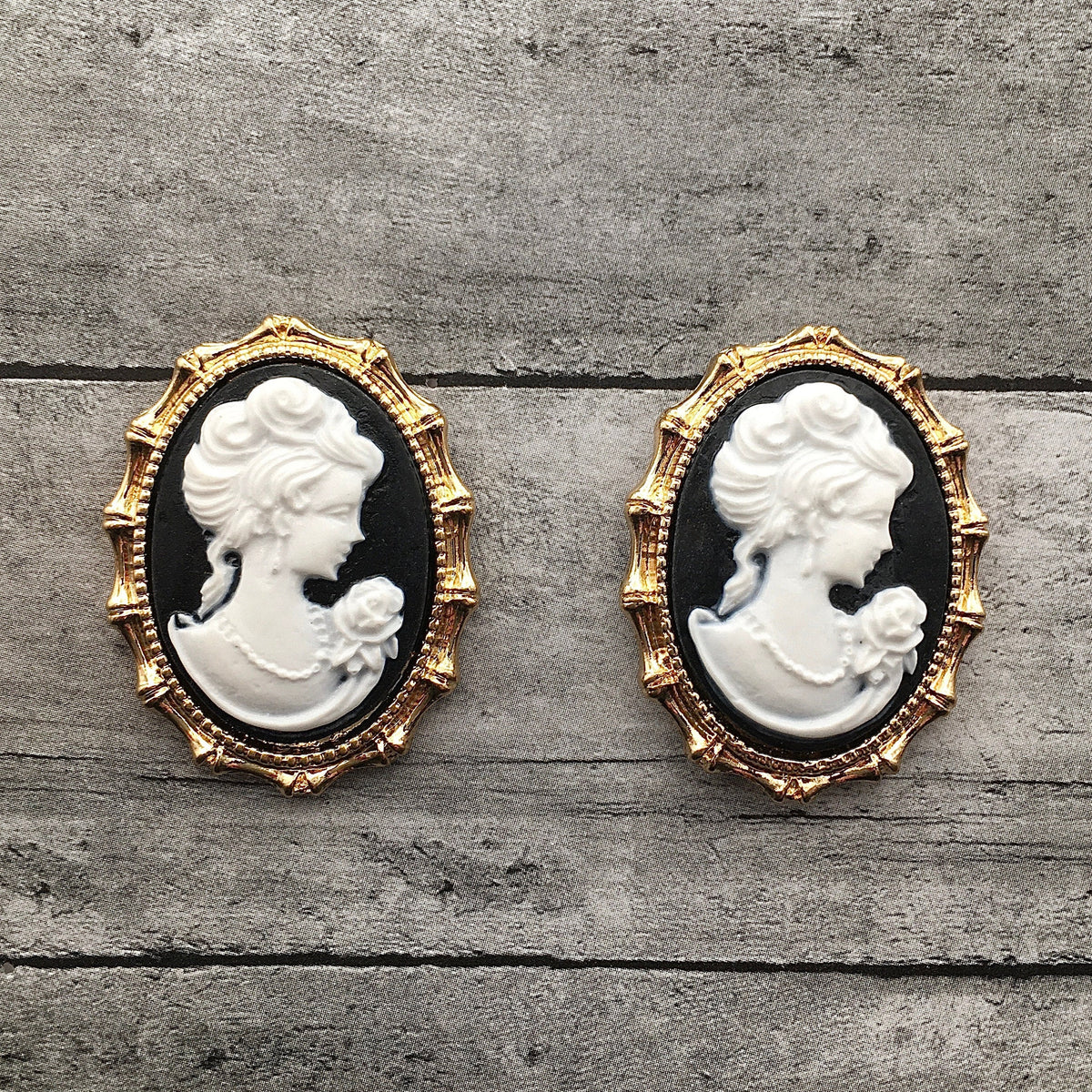 Victorian Lady Cameo Stud Earrings – Gold-Tone Gothic Vintage Jewelry